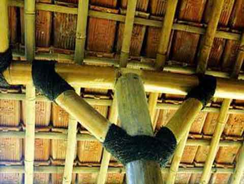 rangka atap kaso dan reng bambu